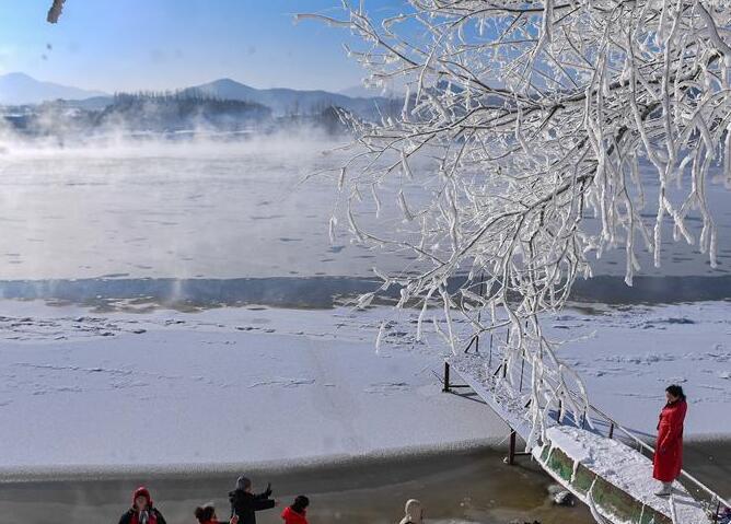 隆冬里的&ldquo;不凍江&rdquo;