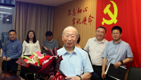 新黨員陳振新：&ldquo;雖已耄耋，紅心向黨！&rdquo;