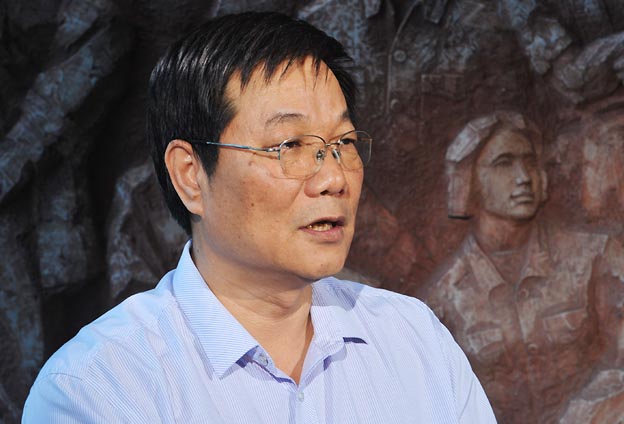 我們把黨的政治優勢和現代企業制度優勢結合起來，建立完善決策、執行、監督三個體系。