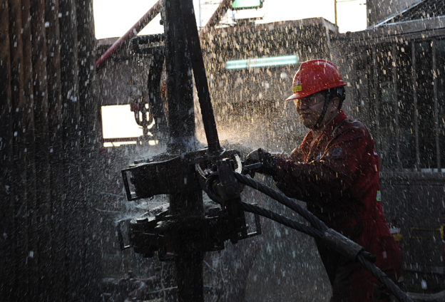 海上作業更多時刻是艱苦和孤獨。