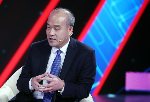 年輕人要有遠大理想，要了解到科技的核心要素所在，專心，靜下心來打好基礎。