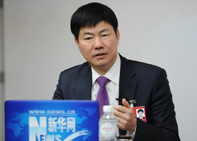 楊益民在訪談現場