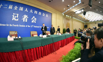 尚福林、劉士余、項(xiàng)俊波等步入會(huì)場(chǎng)