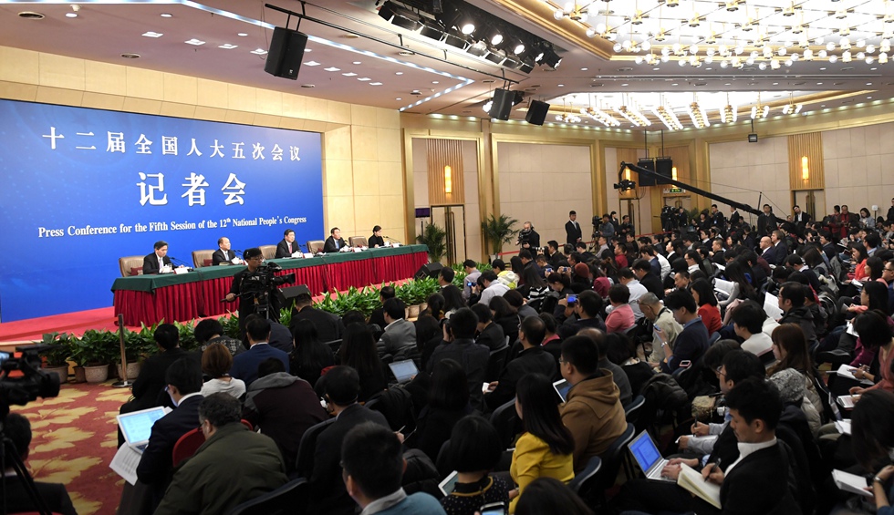 國家發改委就&ldquo;經濟社會發展與宏觀調控&rdquo;答問