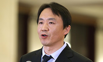 郭銳在&ldquo;代表通道&rdquo;接受采訪