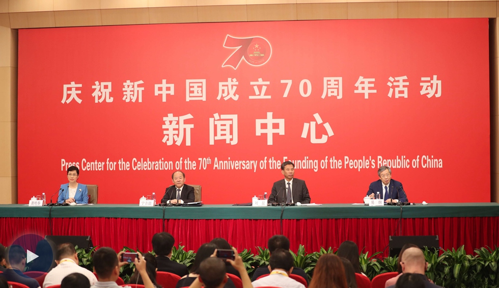 以新發(fā)展理念為引領(lǐng)，推進中國經(jīng)濟平穩(wěn)健康可持續(xù)發(fā)展