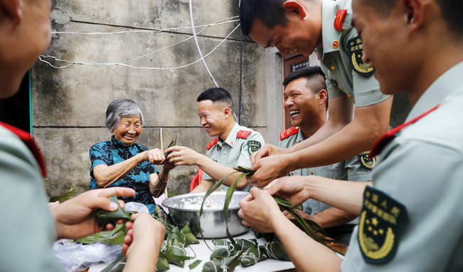 端午節，家里來了親人子弟兵