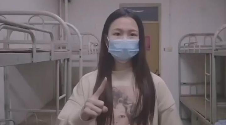 隔離點女孩手勢舞致敬&ldquo;最美逆行者&rdquo;