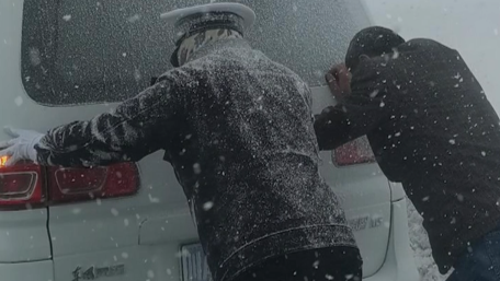 &ldquo;冰雕&rdquo;交警找到了！致敬戰斗在抗風雪一線的交警