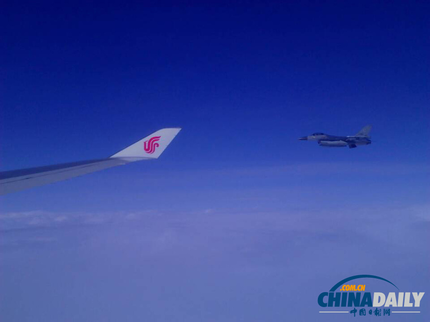 荷蘭皇家空軍2架戰機為習近平主席專機護航