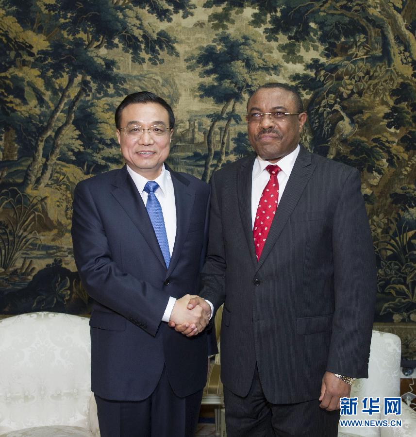 5月4日，中國國務(wù)院總理李克強(qiáng)在亞的斯亞貝巴與埃塞俄比亞總理海爾馬里亞姆舉行會談。  新華社記者 王曄 攝