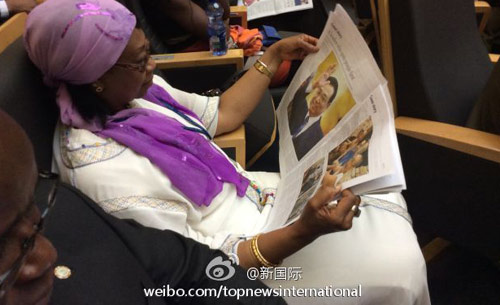 李克強(qiáng)即將在非盟總部發(fā)表演講，請(qǐng)柬&ldquo;一柬難求&rdquo;。圖片來(lái)源：&ldquo;新國(guó)際&rdquo;微博。