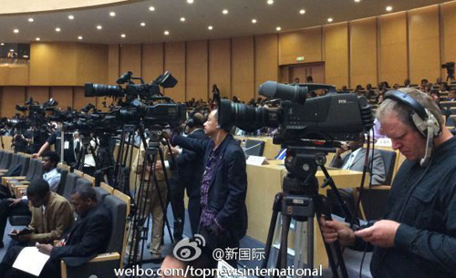 李克強(qiáng)即將在非盟總部發(fā)表演講，請(qǐng)柬&ldquo;一柬難求&rdquo;。圖片來(lái)源：&ldquo;新國(guó)際&rdquo;微博。