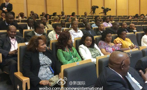 李克強(qiáng)即將在非盟總部發(fā)表演講，請(qǐng)柬&ldquo;一柬難求&rdquo;。圖片來(lái)源：&ldquo;新國(guó)際&rdquo;微博。