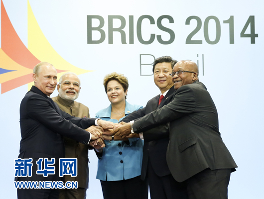 這是習(xí)近平同出席會(huì)晤的巴西總統(tǒng)羅塞夫、俄羅斯總統(tǒng)普京、印度總理莫迪、南非總統(tǒng)祖馬合影。新華社記者 蘭紅光 攝