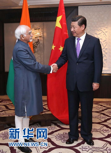 9月18日，國(guó)家主席習(xí)近平在新德里會(huì)見(jiàn)印度副總統(tǒng)兼聯(lián)邦院議長(zhǎng)安薩里。 新華社記者 龐興雷 攝