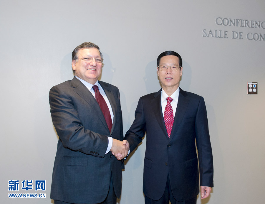 9月23日，正在紐約出席聯(lián)合國(guó)氣候峰會(huì)的國(guó)家主席習(xí)近平特使、國(guó)務(wù)院副總理張高麗在紐約聯(lián)合國(guó)總部會(huì)見(jiàn)歐盟委員會(huì)主席巴羅佐。新華社記者王曄攝 