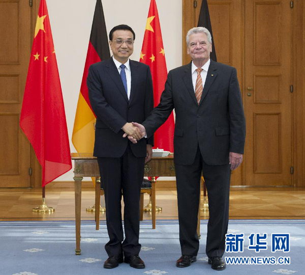 10月10日，國務院總理李克強在柏林會見德國總統高克。 新華社記者 王曄 攝 