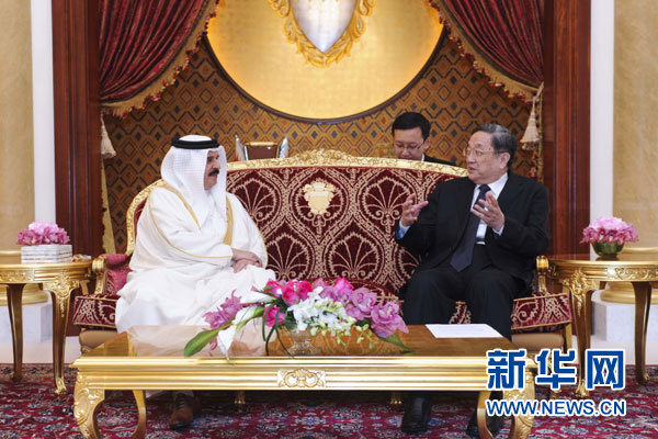 11月6日，正在巴林進行正式友好訪問的全國政協主席俞正聲在麥納麥會見巴林國王哈馬德。 新華社記者 張鐸 攝