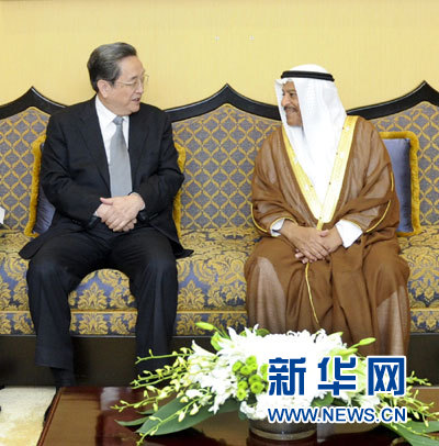 11月6日，正在巴林進行正式友好訪問的全國政協主席俞正聲在麥納麥與巴林協商會議主席阿里舉行會談。 新華社記者 張鐸 攝