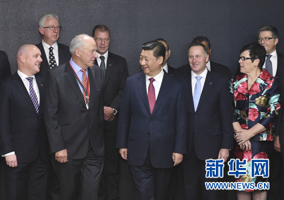 11月21日，中國國家主席習近平在奧克蘭和新西蘭總理約翰&middot;基共同出席中國－新西蘭市長論壇啟動儀式，并在啟動儀式后會見&ldquo;新中關系促進委員會&rdquo;主要成員。新華社記者馬占成攝