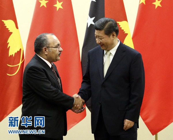 11月22日，國家主席習(xí)近平在斐濟楠迪會見巴布亞新幾內(nèi)亞總理奧尼爾。 新華社記者姚大偉攝 