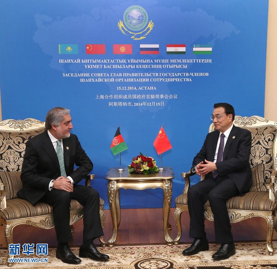 12月15日，中國國務(wù)院總理李克強(qiáng)在阿斯塔納會(huì)見阿富汗首席執(zhí)行官阿卜杜拉。 新華社記者 龐興雷 攝