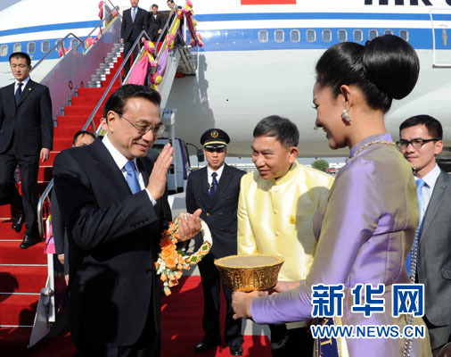 12月19日，中國國務院總理李克強抵達曼谷，出席大湄公河次區域經濟合作領導人第五次會議。新華社記者饒愛民攝