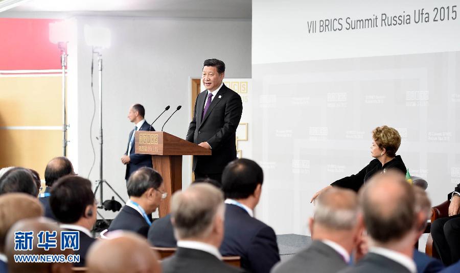 7月9日，金磚國家領導人同金磚國家工商理事會代表對話會在俄羅斯烏法舉行。中國國家主席習近平、俄羅斯總統普京、巴西總統羅塞夫、印度總理莫迪、南非總統祖馬等共同出席。新華社記者 張鐸 攝 