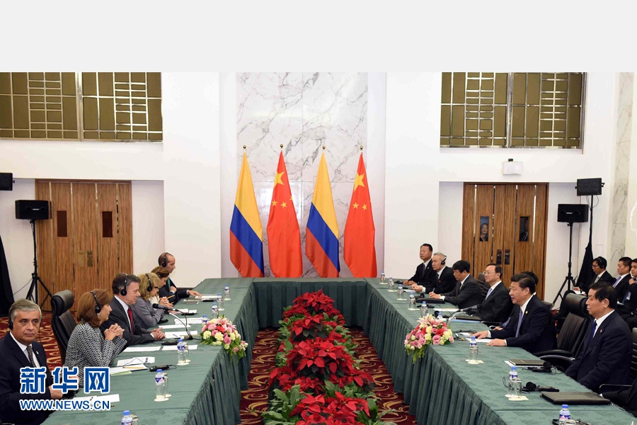 11月18日，國(guó)家主席習(xí)近平在菲律賓馬尼拉會(huì)見(jiàn)哥倫比亞總統(tǒng)桑托斯。 新華社記者 饒愛(ài)民 攝