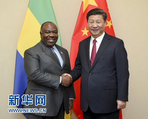 12月3日，國(guó)家主席習(xí)近平在約翰內(nèi)斯堡會(huì)見加蓬總統(tǒng)邦戈。新華社記者 謝環(huán)馳 攝 