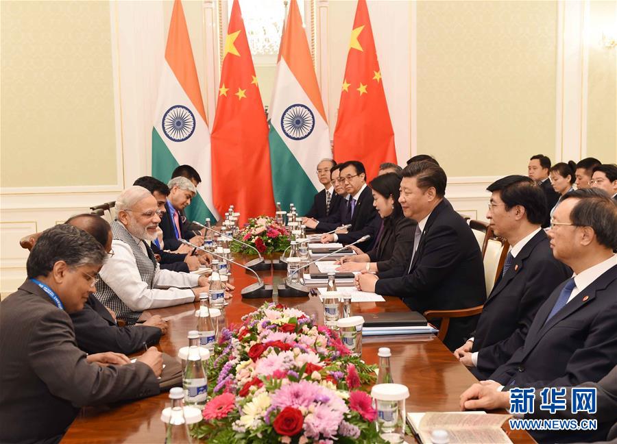 6月23日，國家主席習近平在烏茲別克斯坦塔什干會見印度總理莫迪。新華社記者 饒愛民攝