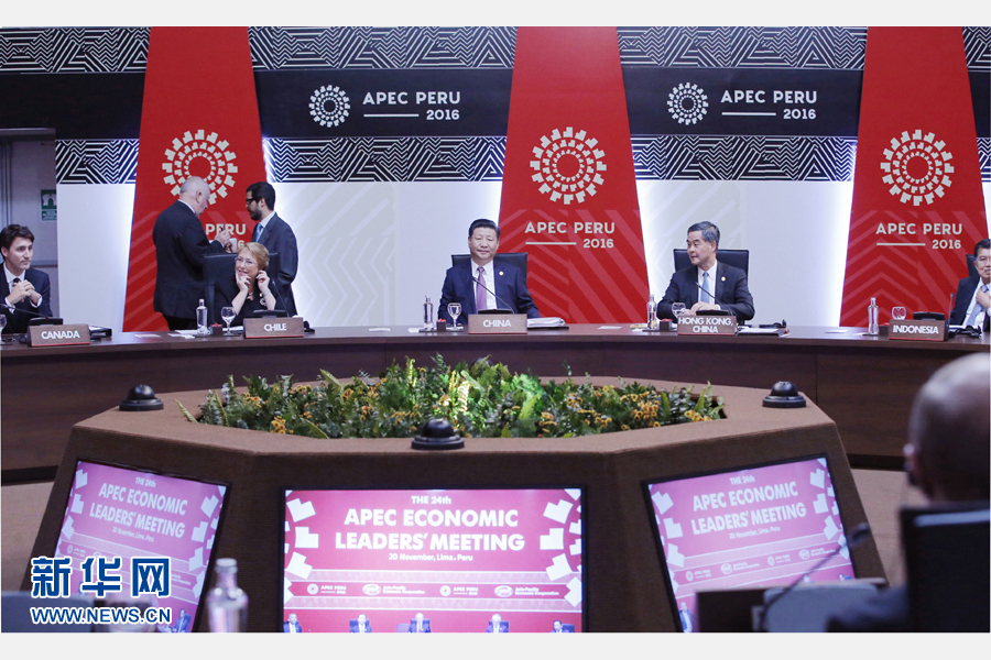 11月20日，亞太經(jīng)合組織第二十四次領(lǐng)導(dǎo)人非正式會(huì)議在秘魯利馬舉行。國(guó)家主席習(xí)近平出席并發(fā)表題為《面向未來(lái)開(kāi)拓進(jìn)取促進(jìn)亞太發(fā)展繁榮》的重要講話。 新華社記者 鞠鵬 攝