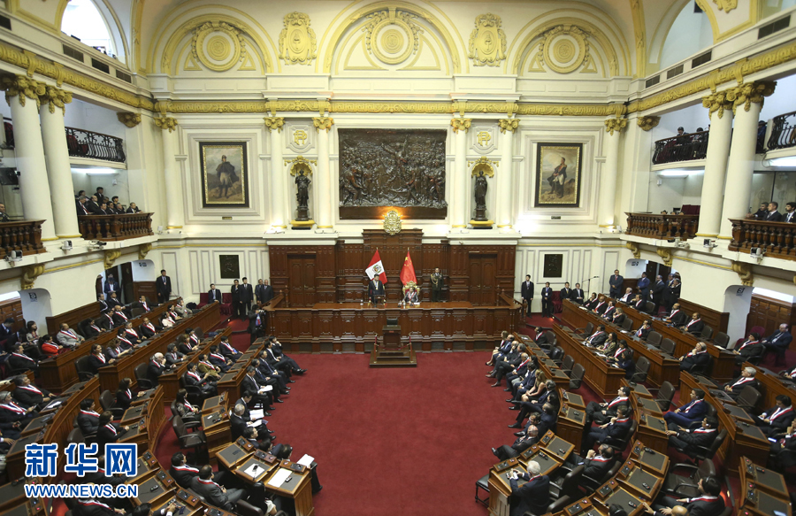 11月21日，國家主席習(xí)近平在秘魯國會發(fā)表題為《同舟共濟(jì)、揚(yáng)帆遠(yuǎn)航，共創(chuàng)中拉關(guān)系美好未來》的重要演講。 新華社記者 龐興雷 攝