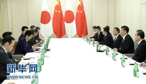 7月8日，國(guó)家主席習(xí)近平應(yīng)約在漢堡會(huì)見(jiàn)日本首相安倍晉三。新華社記者 馬占成 攝
