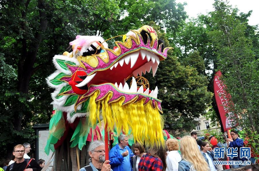 （XHDW）（2）中國龍亮相波蘭&ldquo;游龍節&rdquo;
