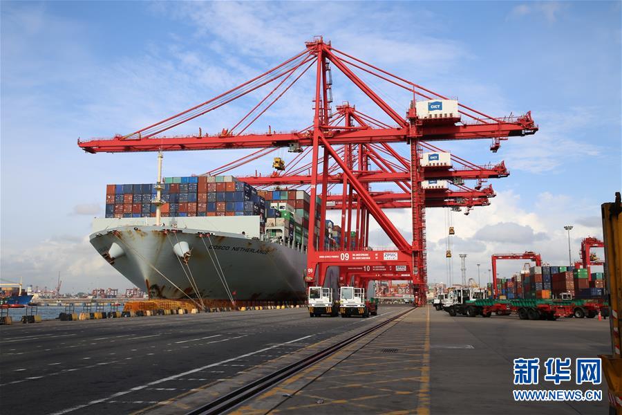 (國際·圖文互動(dòng))(1)“一帶一路”乘長風(fēng) 時(shí)隔四年又重逢——記“中遠(yuǎn)荷蘭”號(hào)再次停靠科倫坡港