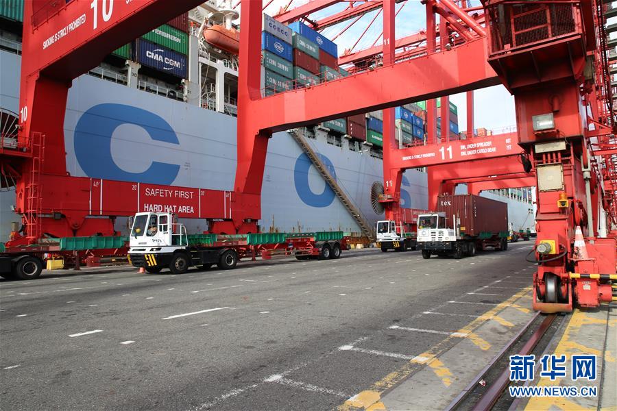 (國際·圖文互動(dòng))(2)“一帶一路”乘長風(fēng) 時(shí)隔四年又重逢——記“中遠(yuǎn)荷蘭”號(hào)再次停靠科倫坡港