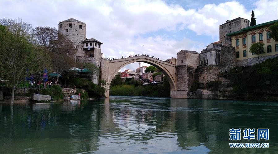 （國際&middot;圖文互動）（1）通訊：波黑莫斯塔爾古橋上的跳水人
