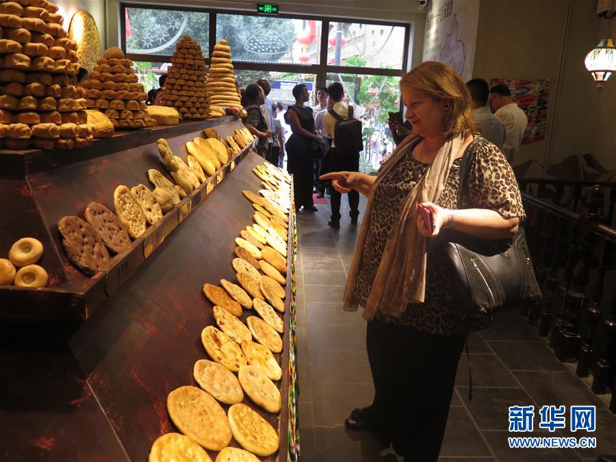 （圖文互動）（2）8國常駐日內瓦外交官參訪新疆積極評價經濟社會發展及去極端化舉措