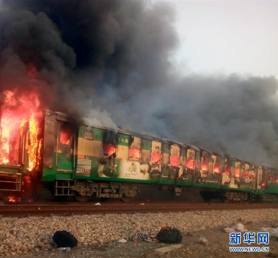 (國際)(5)巴基斯坦一旅客列車起火 導致至少65人死亡