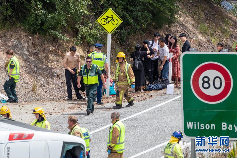 （國際）（2）新西蘭南島旅游大巴側翻 多名中國游客受傷