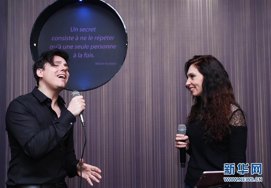 （國(guó)際&middot;圖文互動(dòng)）（2）通訊：手牽手，我們共同驅(qū)散陰霾&mdash;&mdash;法國(guó)音樂(lè)人創(chuàng)作抗疫歌曲背后的故事