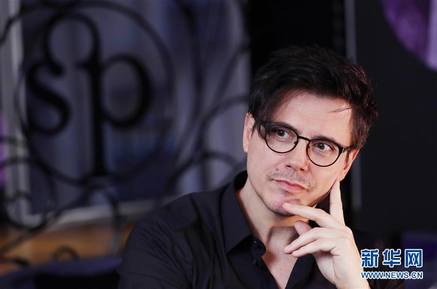 （國(guó)際&middot;圖文互動(dòng)）（3）通訊：手牽手，我們共同驅(qū)散陰霾&mdash;&mdash;法國(guó)音樂(lè)人創(chuàng)作抗疫歌曲背后的故事