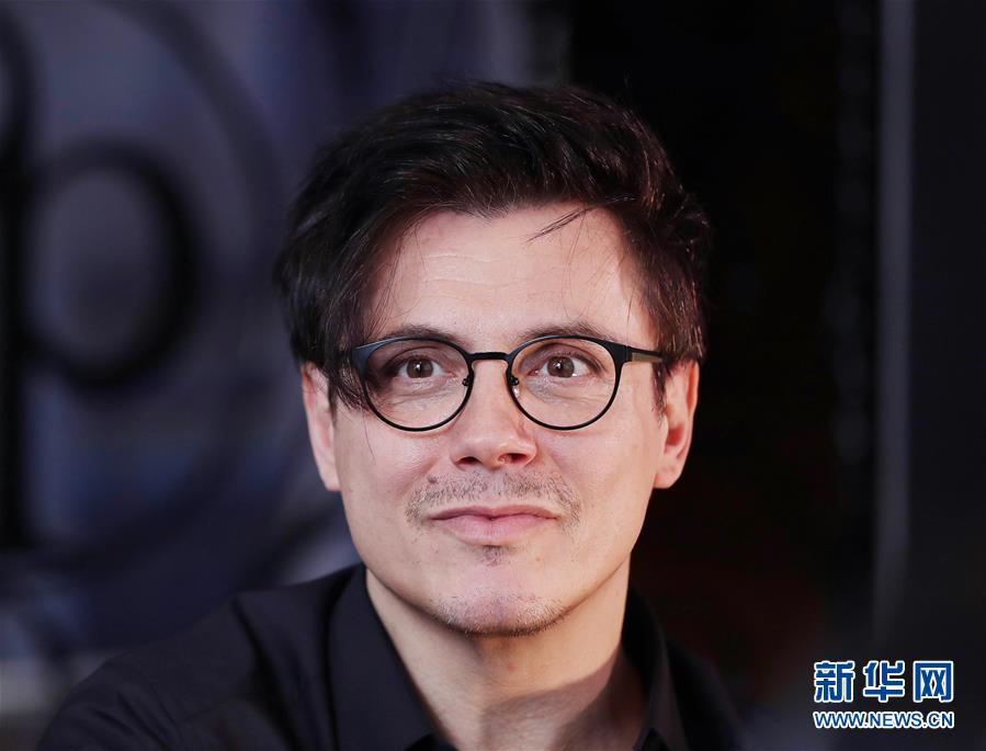 （國(guó)際&middot;圖文互動(dòng)）（6）通訊：手牽手，我們共同驅(qū)散陰霾&mdash;&mdash;法國(guó)音樂(lè)人創(chuàng)作抗疫歌曲背后的故事