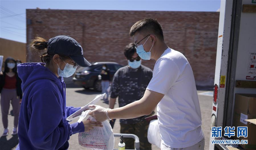 （國(guó)際疫情&middot;圖文互動(dòng)）（5）&ldquo;來自祖國(guó)濃濃的愛&rdquo;&mdash;&mdash;在美留學(xué)生領(lǐng)取&ldquo;健康包&rdquo;背后的故事