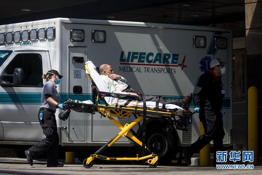 (新華全媒頭條·圖文互動)(5)白衣執(zhí)甲為蒼生——全球抗疫戰(zhàn)場醫(yī)護(hù)人員群像