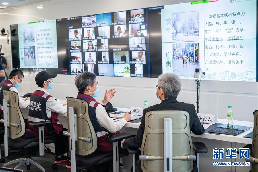 (新華全媒頭條·圖文互動)(4)白衣執(zhí)甲為蒼生——全球抗疫戰(zhàn)場醫(yī)護(hù)人員群像