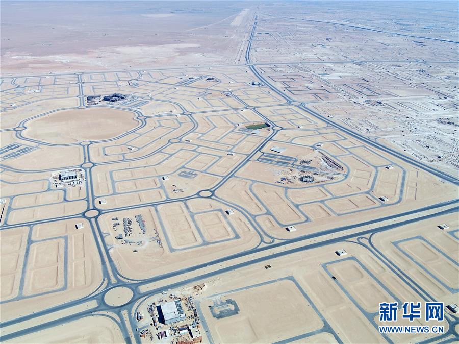 （國際疫情&middot;圖文互動）（5）通訊：防疫、生產兩不誤，沙漠現&ldquo;棋盤&rdquo;&mdash;&mdash;記中企承建科威特住房基建項目