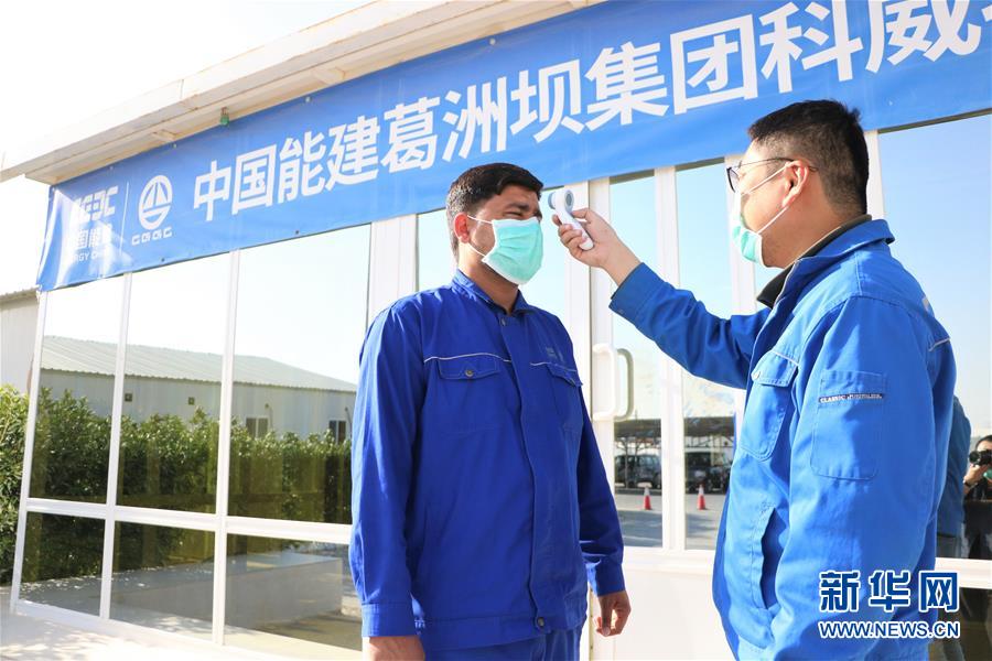 （國際疫情&middot;圖文互動）（6）通訊：防疫、生產兩不誤，沙漠現&ldquo;棋盤&rdquo;&mdash;&mdash;記中企承建科威特住房基建項目